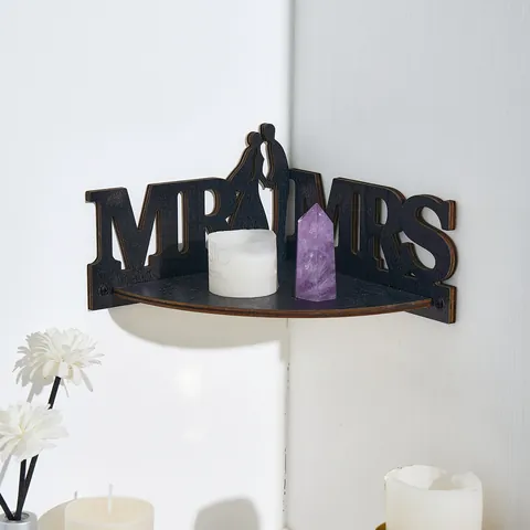 Creative Wooden Corner Shelf Mr Mrs Letters Silhouette Floating Wall Floating Floating Mounted Decorative Storage Racks Organizer Hanging Display Romantic Wedding Party Decor Living Room Home Background Crafts