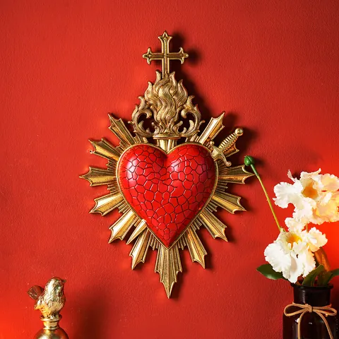 Europäische Vintage Heiligstes Herz Wanddeko Harz Schwert Durch Herz Skulptur Gotischer Palast Kunst Wandbehang Für Heim Gastfamilie