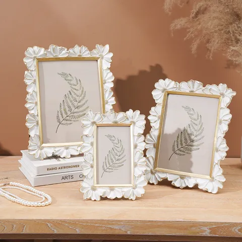 Cornice per Foto in Resina con Rilievo 3D a Forma di Margherita Bordo Dorato Vintage Floreale per Decorazione Tavolo Casa Regalo Matrimonio