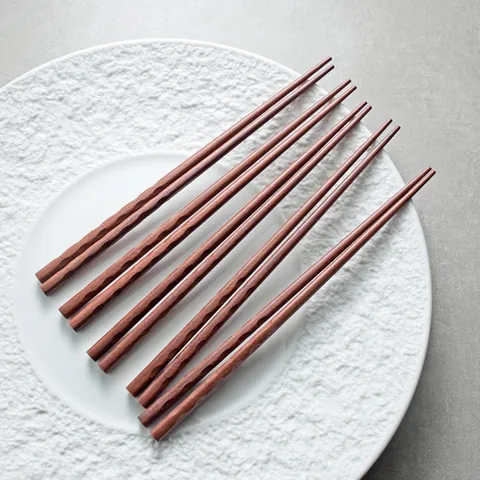 Japanese Retro Red Sandalwood Chopsticks Set Non Slip Pointed Tip Solid Wood Reusable Chopsticks For Sushi Home Tableware