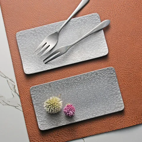 Plateau en Acier Inoxydable 304 Martelé Mat Vieilli Rectangulaire Plat de Service pour Sushi Serviette Rangement Vintage Table