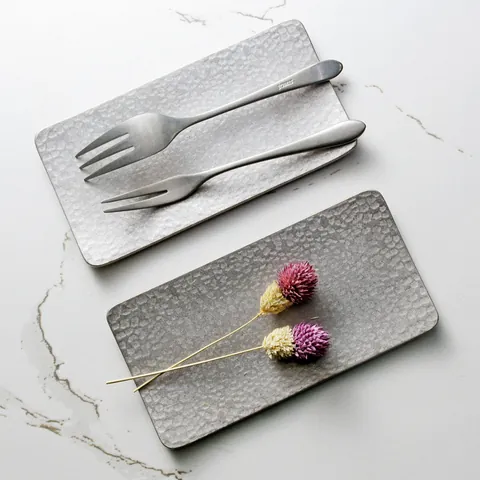 Plateau en Acier Inoxydable 304 Martelé Mat Vieilli Rectangulaire Plat de Service pour Sushi Serviette Rangement Vintage Table