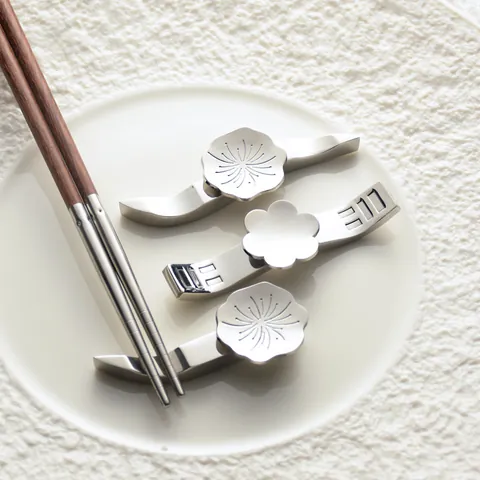 304 Stainless Steel Flower Chopstick Rest Cherry Blossom Plum Blossom Spoon Holder Fork Stand Decorative Tableware Rack For Home Restaurant