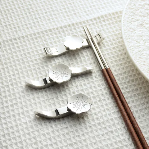 304 Stainless Steel Flower Chopstick Rest Cherry Blossom Plum Blossom Spoon Holder Fork Stand Decorative Tableware Rack For Home Restaurant