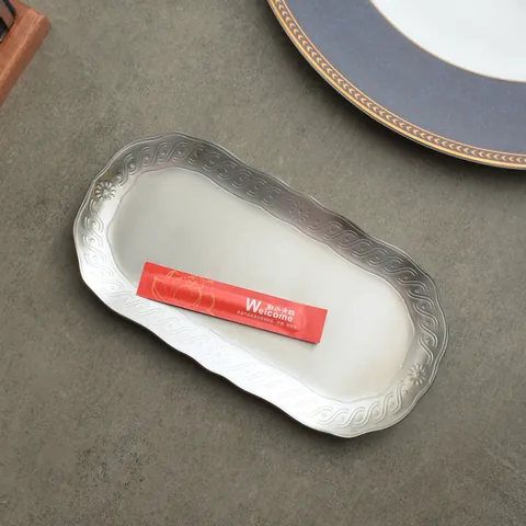 Europese Paleisstijl 304 Roestvrij Staal Ovaal Dienblad Reliëf Bloemmotief Decoratieve Metalen Plaat Voor Sieraden Handdoek Snack Opslag