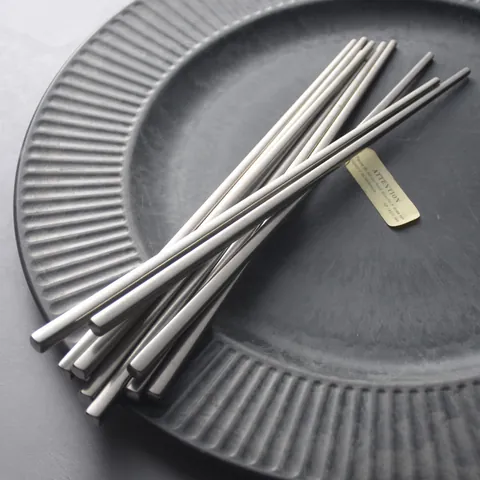 Vintage Industrial Style 304 Stainless Steel Square Chopsticks Anti Slip Snowflake Process Metal Tableware For Restaurant Hotel