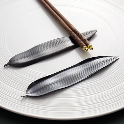 Repose-Baguettes Japonais en Acier Inoxydable 304 Forme de Feuille de Saule Support de Cuillère Noir Miroir Mat Porte-Couverts Métal