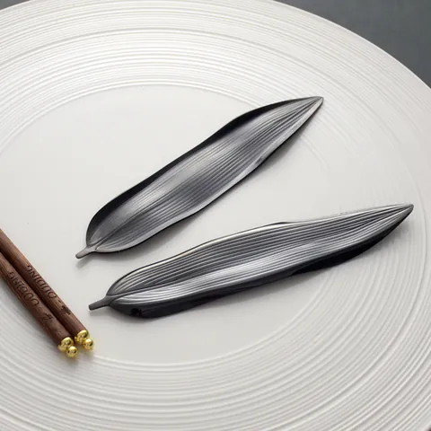 Repose-Baguettes Japonais en Acier Inoxydable 304 Forme de Feuille de Saule Support de Cuillère Noir Miroir Mat Porte-Couverts Métal
