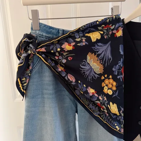 Vintage Floral Printed Satin Triangle Scarf For Women Chic Retro Flower Pattern Neck Head Scarf Waist Band Decoration Accessory