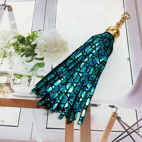 Porte-clés Pendentif Gland en Cuir Laser Holographique à la Mode pour Femme Charme de Sac Style Doux et Cool Gland en Cuir PU Avec Capuchon en Alliage Accessoires de Bijoux DIY