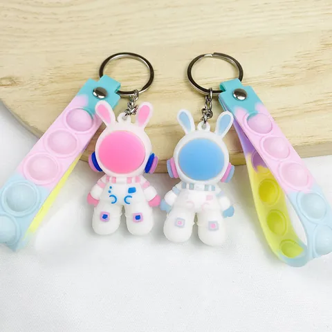 Portachiavi con Coniglio Spaziale dei Cartoni Animati in Silicone PVC Bambola Astronauta Ciondolo per Borsa Simpatico Spaceman Anello Chiave Pop It Cinturino Sollievo Accessori Regalo