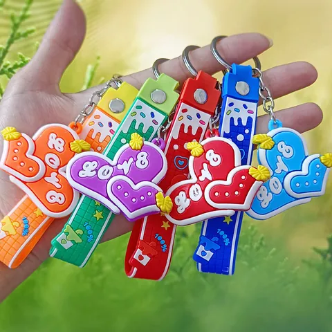Porte-Clés Dessin Animé en Silicone 3D Double Cœur Impression Lettre Love Nice Sweet Pendentif de Sac pour Couples Cadeau d'Anniversaire Bijoux
