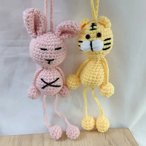 Llavero de Animal de Dibujos Animados Tejido a Mano Colgante de Rana Conejo Tigre Muñeco de Peluche Adorno de Bolso Accesorios de Llavero de Coche Regalo