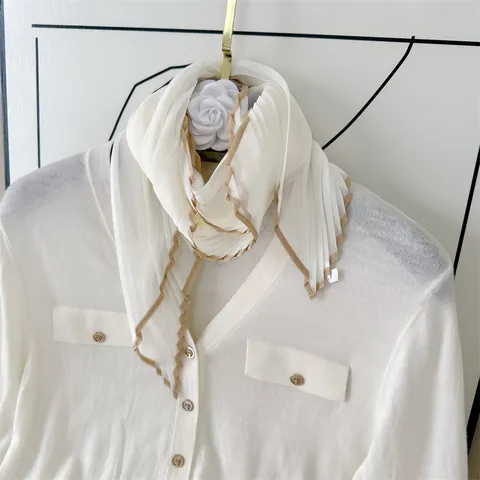 Women Elegant Pleated Contrast Trim Scarf Lightweight Solid Color Small Square Scarf Polyester Crinkled Neck Scarf Accessory