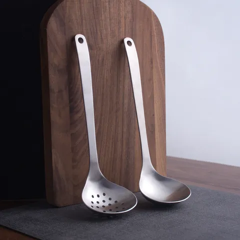 Style Japonais Long Manche Acier Inoxydable Louche à Soupe et Écumoire Ustensile en Métal Brossé pour Cuisine Fondue Chinoise