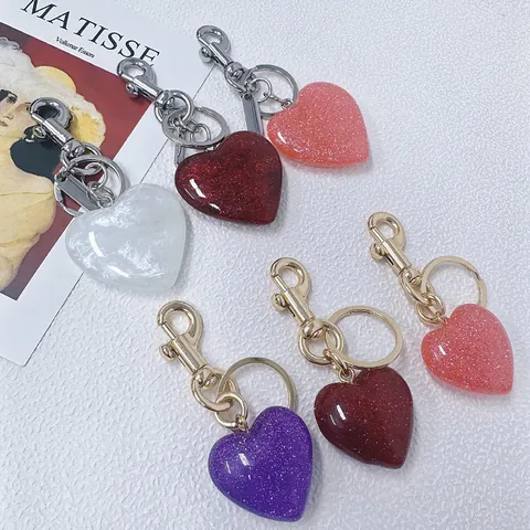 Fashion Heart Shape Resin Keychain With Glitter For Women Creative Heart Bag Pendant Metal Key Ring For Birthday Wedding Party Gift