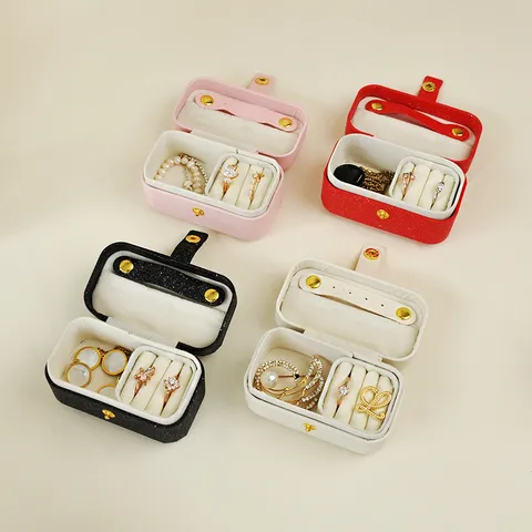 Minimalistische Tragbare PU Leder Schmuckschatulle Glitzer Klappdeckel Mini Schmuck Organizer Für Ringe Ohrringe Reiseetui