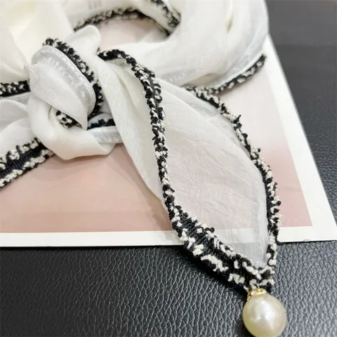 French Style Solid Color Tweed Texture Small Square Scarf For Women Elegant Neck Scarf With Artificial Pearl Rhinestone Pendant