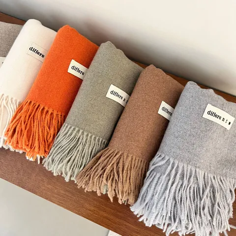 Sciarpa Spessa in Stile Pashmina Tinta Unita con Nappine Stile Coreano Morbido Scialle Grande Invernale Calda Sciarpa in Poliestere