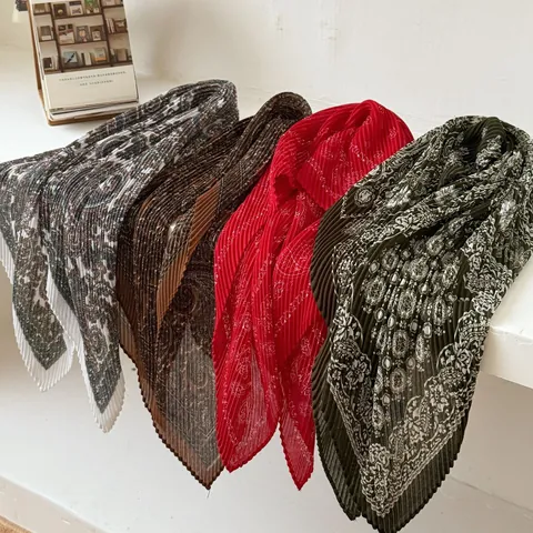 Women Vintage Paisley Pleated Scarf With Scarf Ring Fashion Satin Texture Square Scarf Floral Print Neck Scarf Accessories