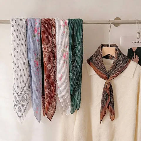 Women Vintage Paisley Pleated Scarf With Scarf Ring Fashion Satin Texture Square Scarf Floral Print Neck Scarf Accessories