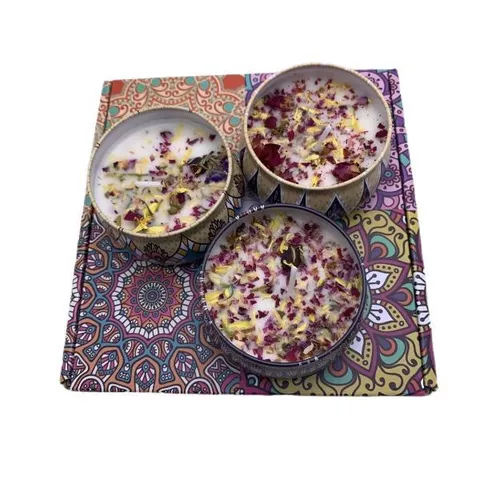 Bohemian Soy Wax Scented Candle With Dried Flowers In Exotic Printed Metal Tin Portable Aromatherapy Candle For Home Wedding Decor Gift
