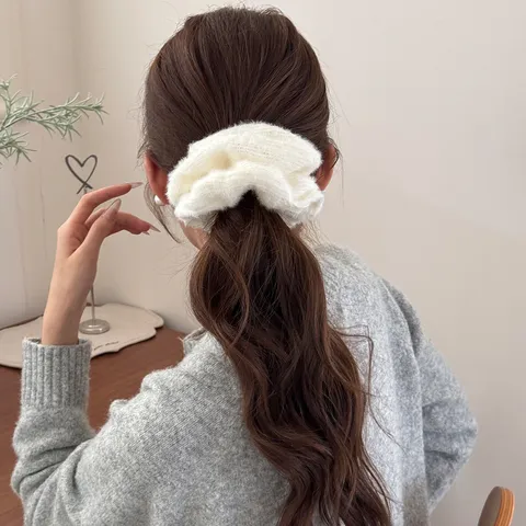 Koreanischer Stil Herbst Winter Einfarbig Strickwolle Scrunchie Weiches Plüsch Haarband Süßer Haarring Für Damen Täglich Haarschmuck