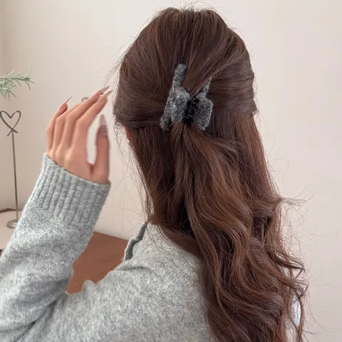 Plüsch Quadratische Haarklammer Shark Clip Kleiderbügel Stil Herbst Winter Warm Kunstpelz Haarklemme Elegante Geometrische Haarspange