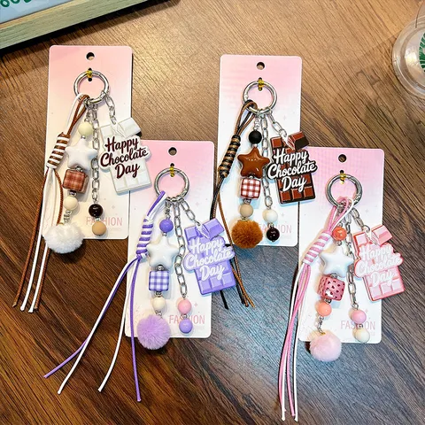 Porte-clés Mignon Bloc de Chocolat Acrylique Boule de Peluche Étoile Pendentif de Sac Corde Tressée pour Sac à Dos Cadeau