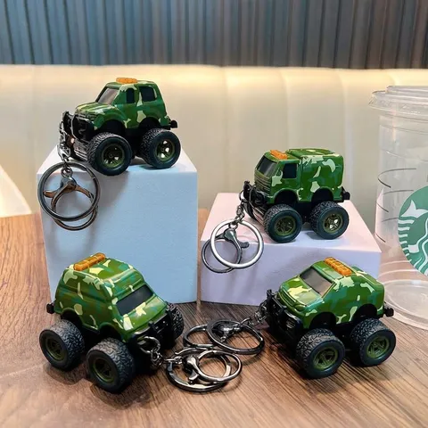Camouflage Military Off-Road Vehicle Pull-Back Car Keychain Acrylic Metal Mini Car Model Stress Relief Toy Bag Pendant