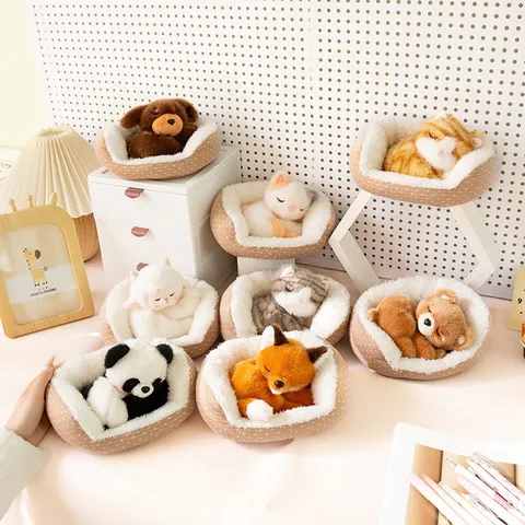 Juguete de Peluche de Animal Durmiendo Realista Con Mini Cama de Cojín de Puntos Lindo Gato Perro Cordero Zorro Oso Panda Adorno Peluche para Escritorio Hogar