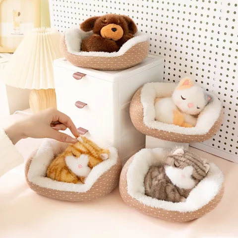 Juguete de Peluche de Animal Durmiendo Realista Con Mini Cama de Cojín de Puntos Lindo Gato Perro Cordero Zorro Oso Panda Adorno Peluche para Escritorio Hogar