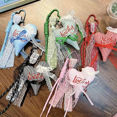 Spitzenquasten Herz Schlüsselanhänger Gestreifter Stoff Wattierter Taschenschmuck Für Damen Mädchen Mit Schleife Und Lucky Stickerei Süßer Schlüsselanhänger