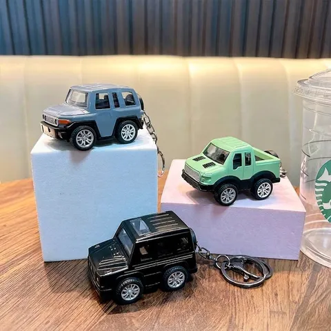 Mini Alloy Pull-Back Off-Road Vehicle Keychain Cool SUV Model Car Key Ring Stress Relief Toy Gift For Students Women Men