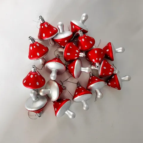 Realistic Painted Plastic Mushroom Pendant Hanging Ornament For Christmas Harvest Festival Party Home Decor Mushroom Figurine