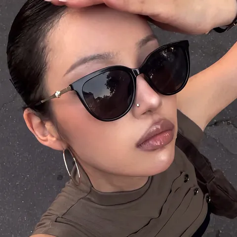Damen Mode Perle Herz Cat-Eye Sonnenbrille UV400 Großer Rahmen Sonnenbrille Metallbügel Trendige Getönte Sonnenbrille Luxus Brillen