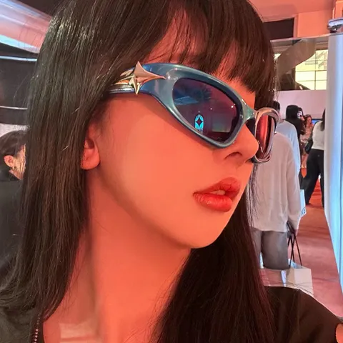 Occhiali da Sole Y2K Cyberpunk Star per Uomo Donna Occhiali da Sole Avvolgenti Futuristici Retro Star Decor Occhiali da Festa