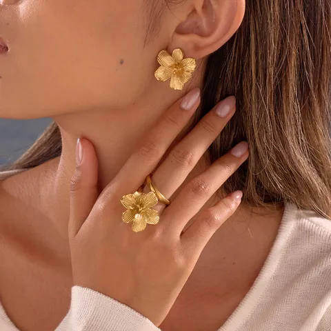 Vintage Stainless Steel 18K Gold Plated 3D Flower Jewelry Set For Women Textured Floral Stud Earrings Open Spiral Ring Set