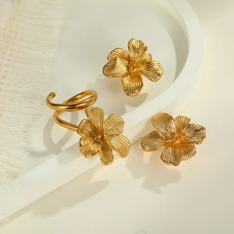 Vintage Stainless Steel 18K Gold Plated 3D Flower Jewelry Set For Women Textured Floral Stud Earrings Open Spiral Ring Set