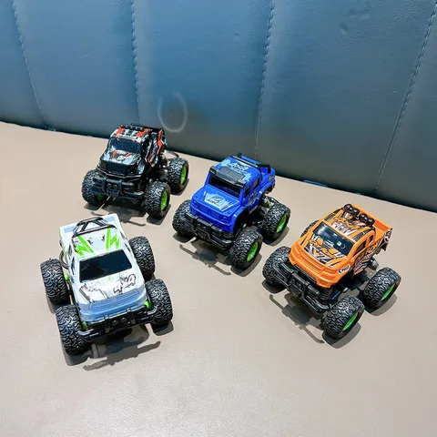 Cartoon Pull-Back Off-Road Vehicle Keychain Camouflage Monster Truck Keyring With Spring Suspension For Kids Backpack Pendant Gift