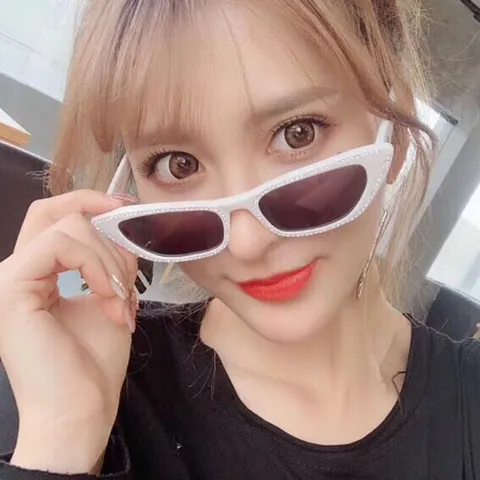 Women Rhinestone Cat Eye Sunglasses Fashion Small Frame UV400 Protection Individual Trend Eyewear Individual Retro Party Glasses