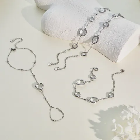 Juego de Collar y Pulsera de Acero Inoxidable con Diamantes de Imitación Estilo Ins Pulsera Hand Chain de Corazón para Mujer Joyería de Viaje