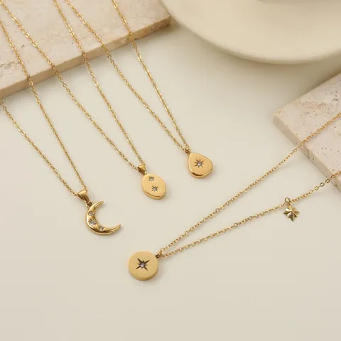 Collar con Colgante de Estrella y Luna de Acero Inoxidable de Estilo Francés para Mujer Chapado en Oro Estrella Radiante Media Luna Strass Collar Elegante Joyería