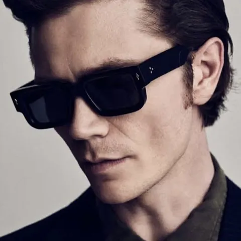 Retro Square Small Frame Sunglasses For Men Women UV400 Protection PC Frame Fashion Street Style Rivet Decor Trendy Sun Glasses