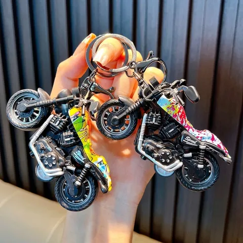 Porte-clés Moto Mini Trendy à Retrait Modèle de Moto Graffiti Pendentif de Sac Cadeau pour Hommes Femmes Enfants