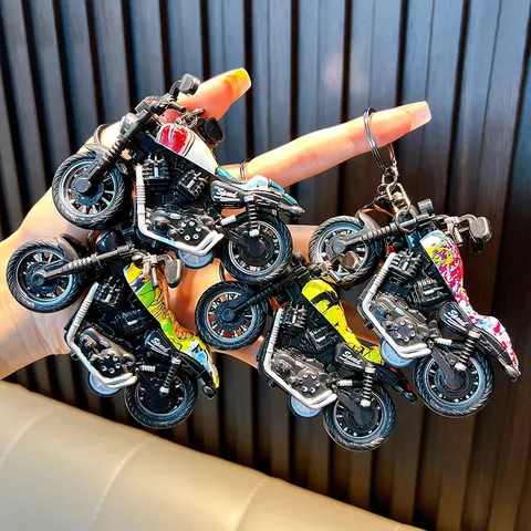 Porte-clés Moto Mini Trendy à Retrait Modèle de Moto Graffiti Pendentif de Sac Cadeau pour Hommes Femmes Enfants