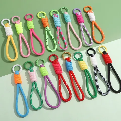 Handgemachter Gewebter Polyester Dicker Knoten Schlüsselanhänger Legierung Runder Karabiner Farbblock Schlüsselring Taschenanhänger Modeschmuck