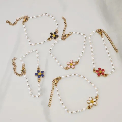 Bracciale Margherita con Perle Artificiali in Acciaio Inossidabile per Donna Bracciale a Catena Regolabile con Ciondolo a Fiore Smaltato Placcato Oro