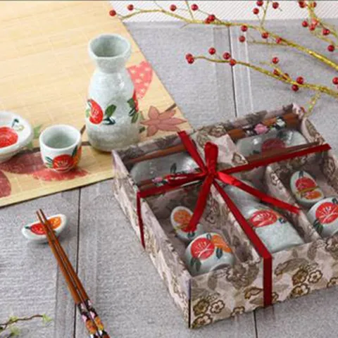 Service à Sake Japonais en Céramique Bouteille et Tasses à Sake à Fleurs Peintes à la Main Avec Boîte Cadeau