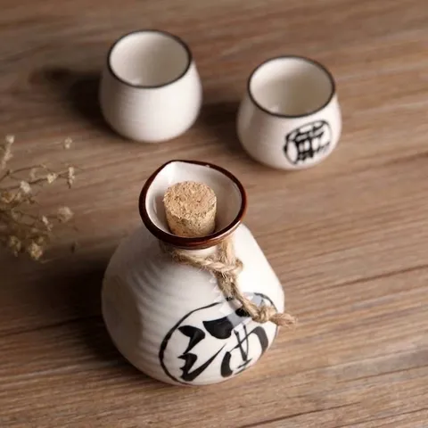 Service à Sake Japonais en Céramique Bouteille et Tasses à Sake à Fleurs Peintes à la Main Avec Boîte Cadeau